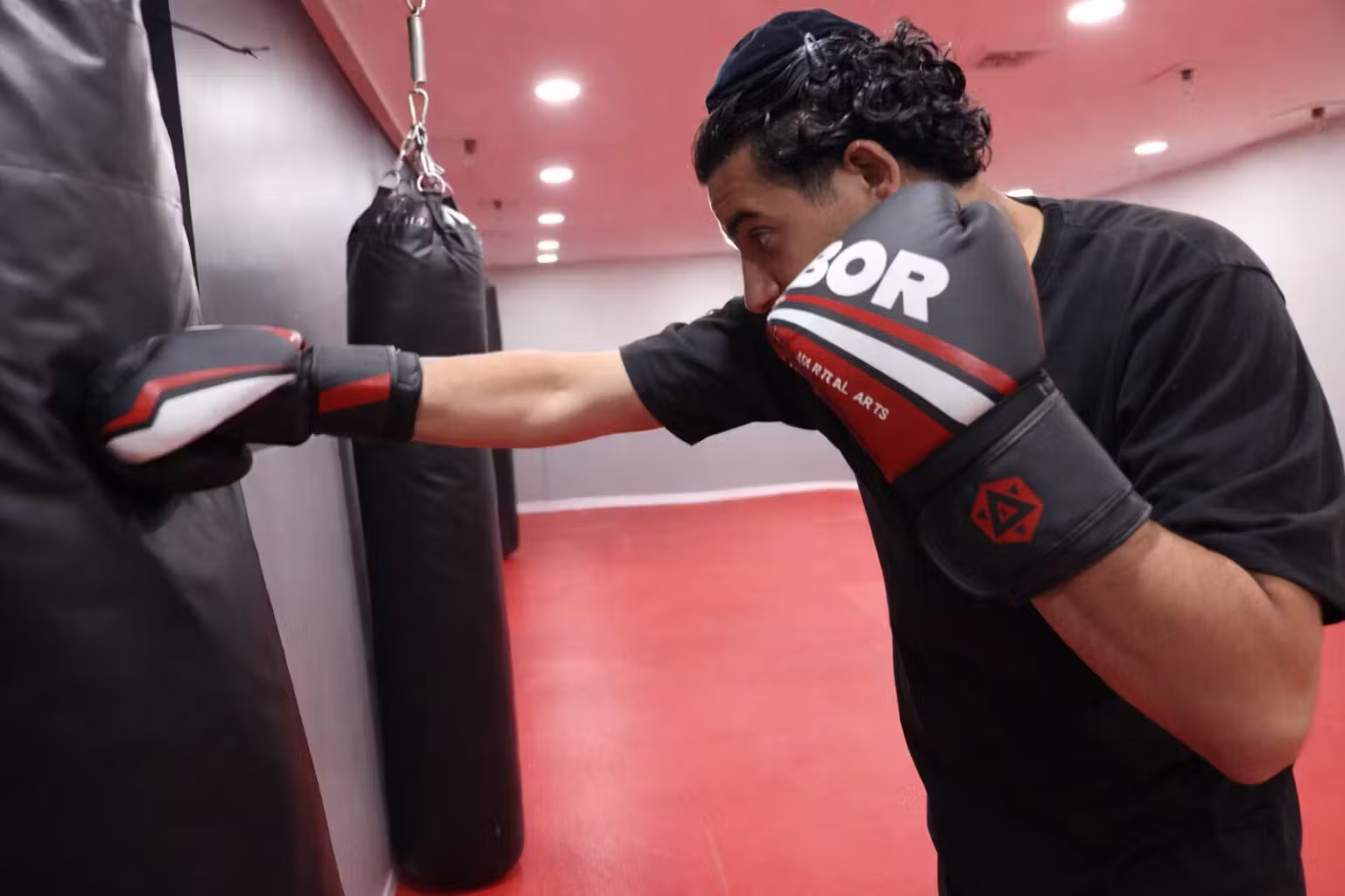 Men’s and teens kickboxing training at Gibor